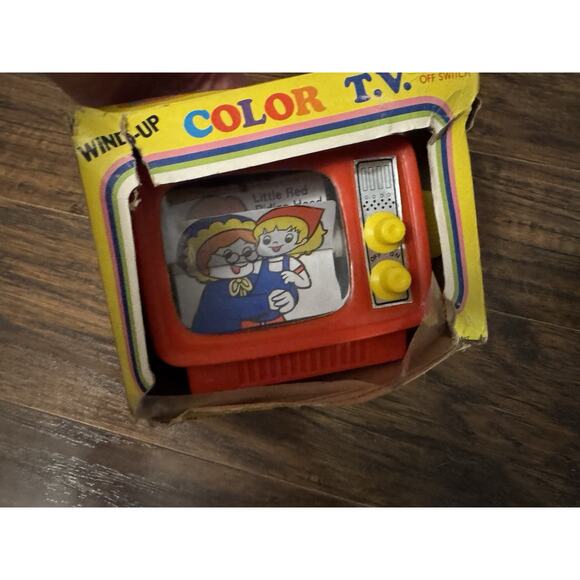 Vintage EMSON Wind Up Color TV 1977 Red Riding Hood - Picture 1 of 8